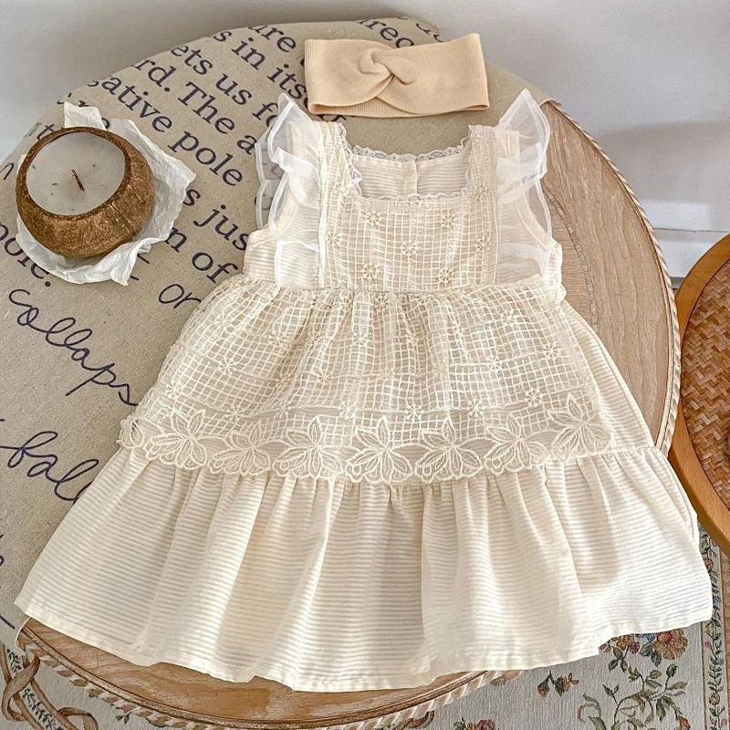 

Summer new baby clothing, 0-5 year old girls, small flying sleeves, stylish lace dress