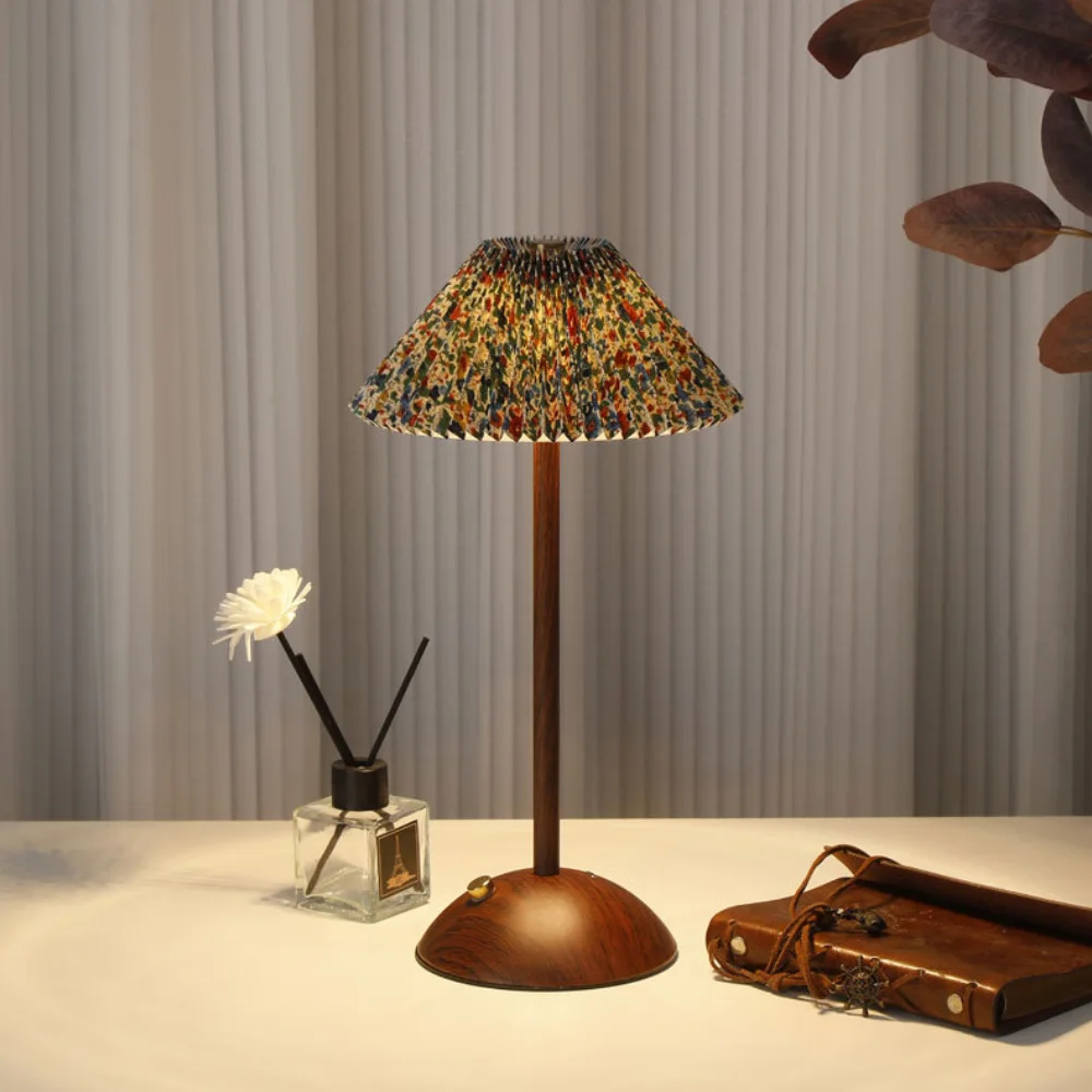 

Rechargeable Vintage Floral Table Lamp Nordic Fabric Lamp Garden Master Bedroom Bedside Ambient Lights