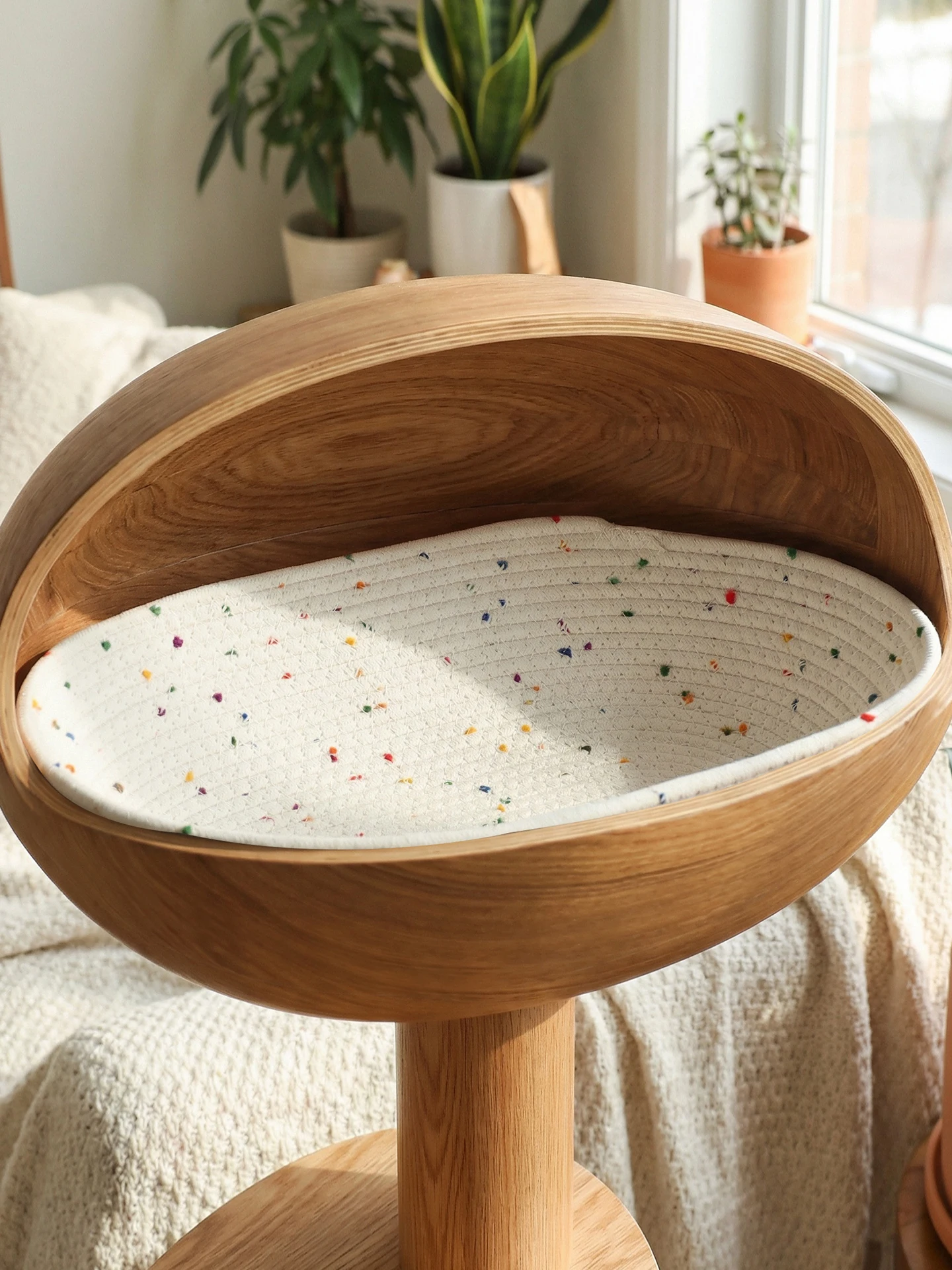 

Four Seasons Universal Climbing Frame Handmade Woven Warm Breathable Pad Semi-spherical Nest Spacecraft Shaped House