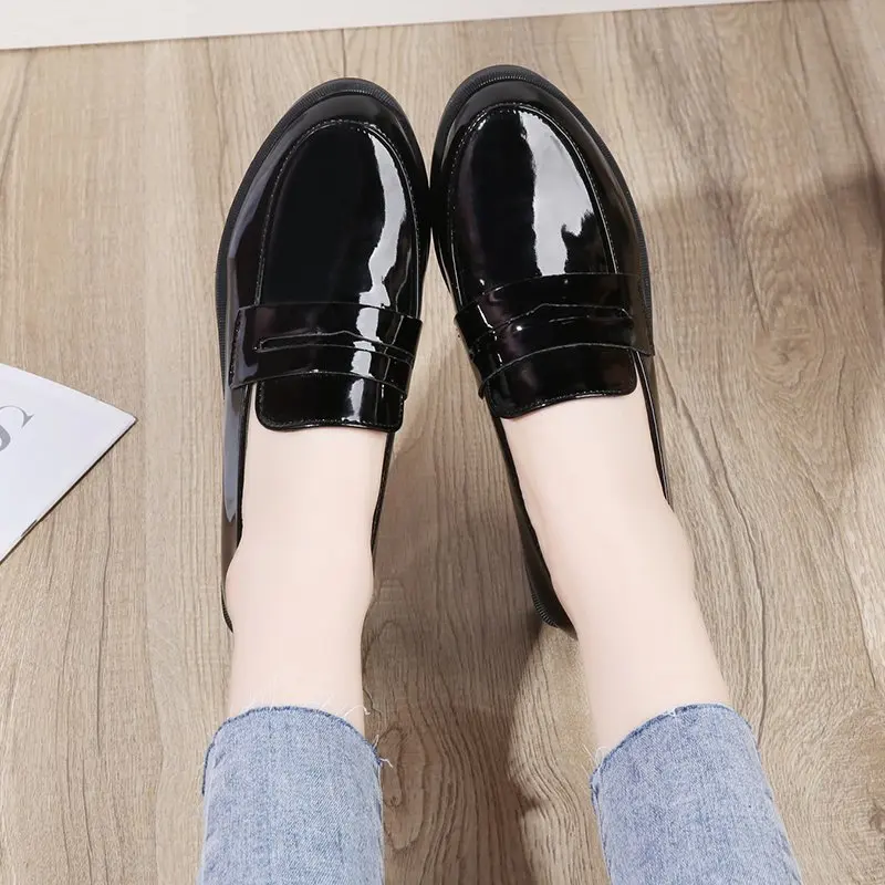 Fashion Women\' Black Red Pumps Loafers Round Toe Med Heels Oxfords Female Slip on Patent Leather Casual Shoes Woman Plus Size 43