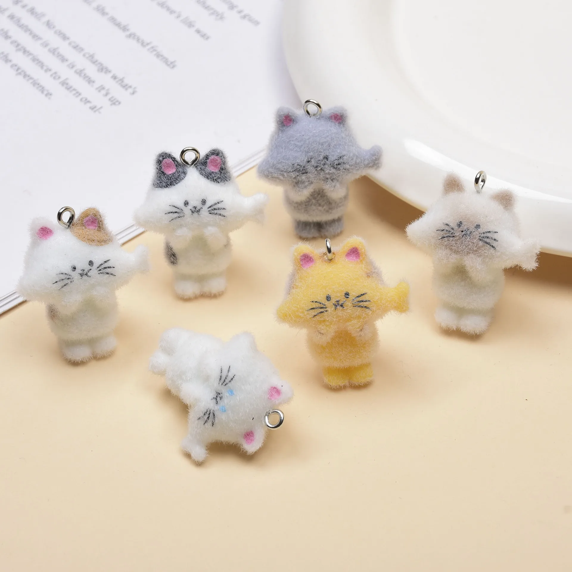 

18pcs 3D Flocking Resin Cute Cat Eating Fish Cartoon Animal Charms For Keychain Necklace Earnings Making DIY Jewelry Accessories
