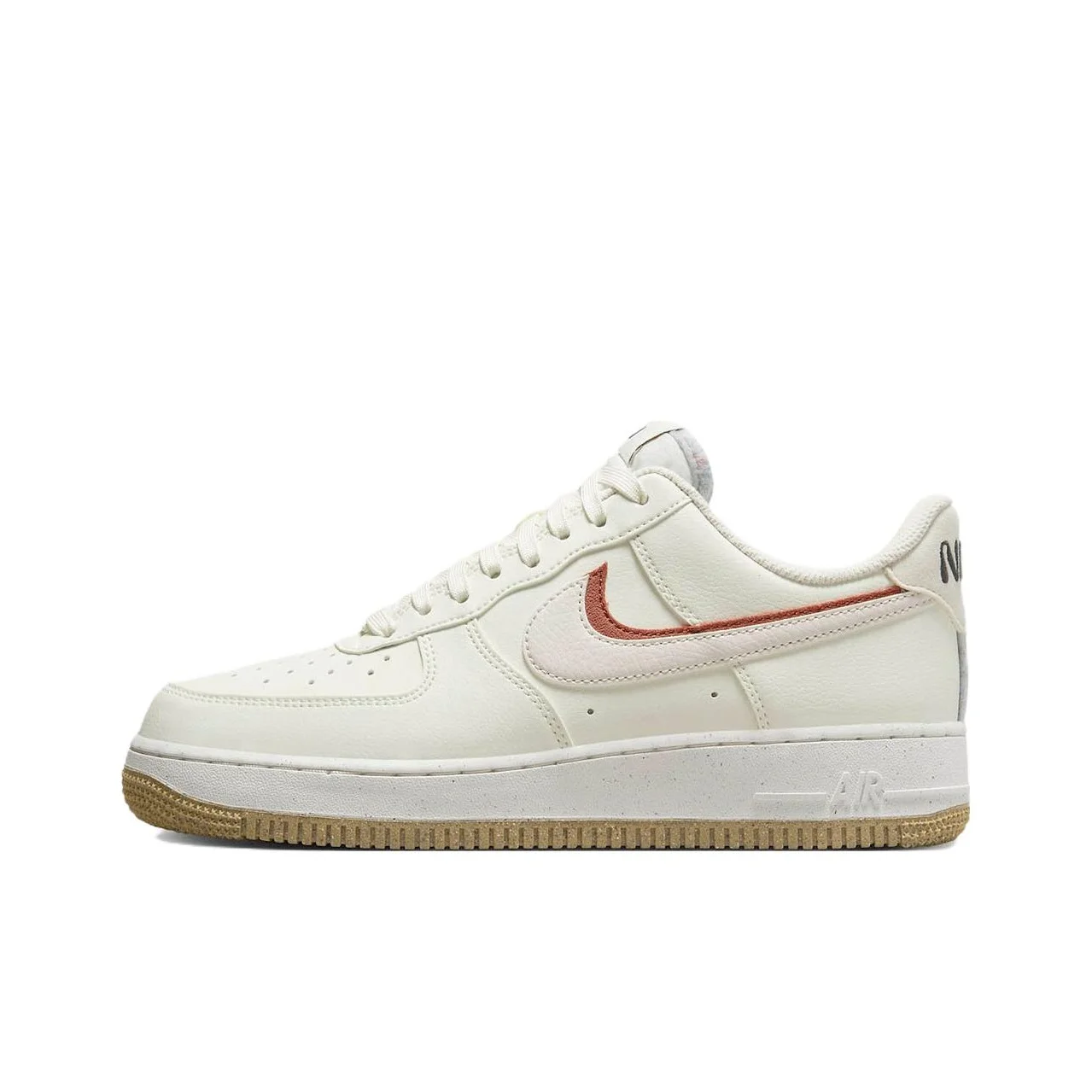 Zapatillas Nike Air Force 1 para Skateboard, de caña baja para mujer, color crema/rojo DX6065-101