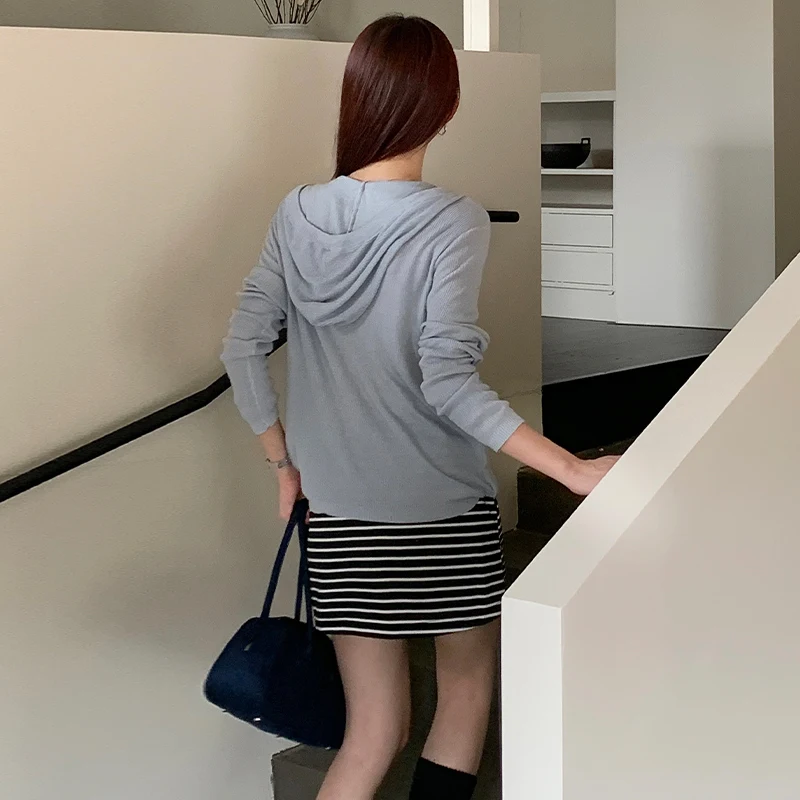 Damska bluza z kapturem z wełny owczej na wiosnę i jesień, nowa, w paski, z długim rękawem, zapinana na pół guzika, luźna, codzienna, elastyczna bluza/top.