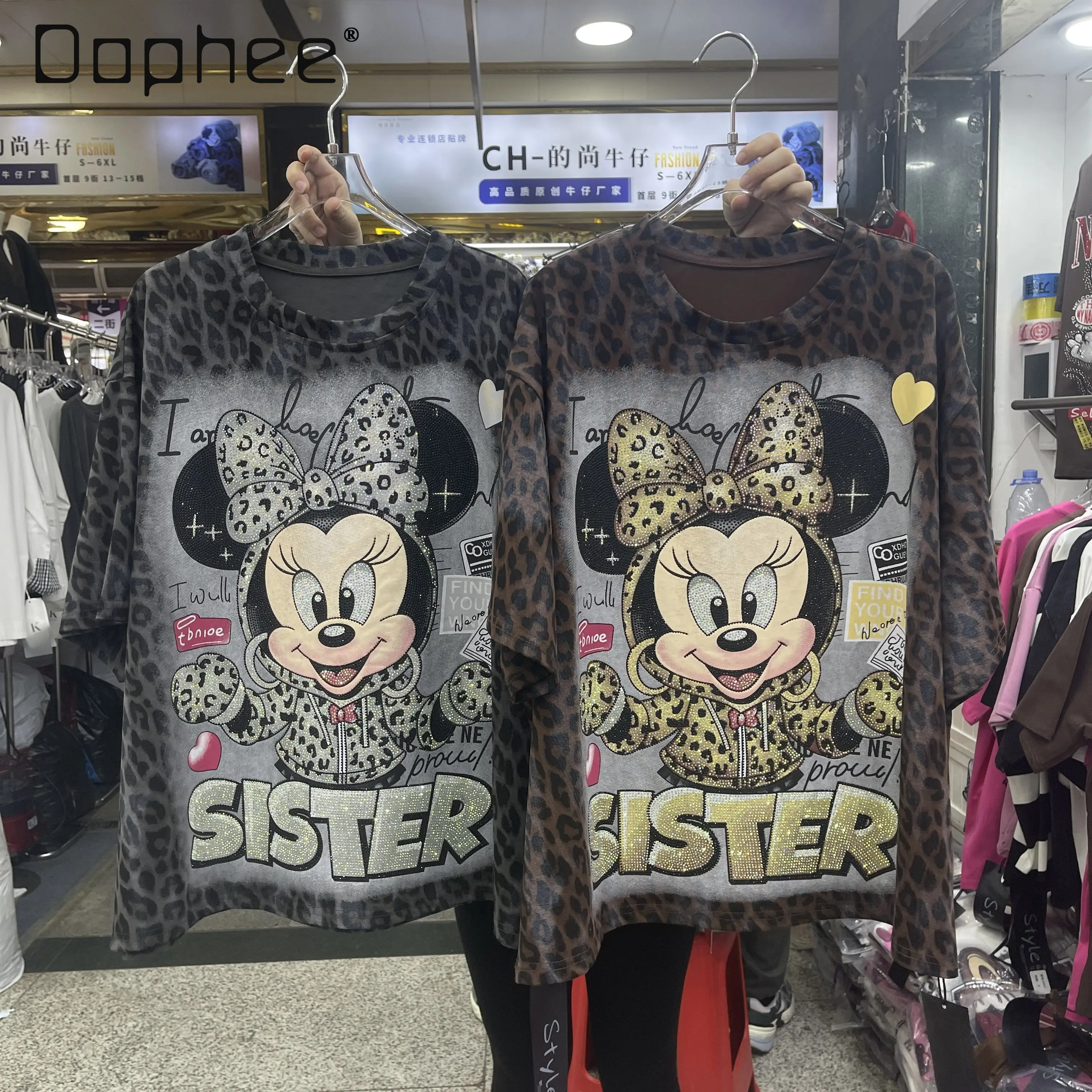 

Модная женская футболка с коротким рукавом, свободного кроя, с крупными стразами и принтом леопарда, осенне-зимняя коллекция 2026 года