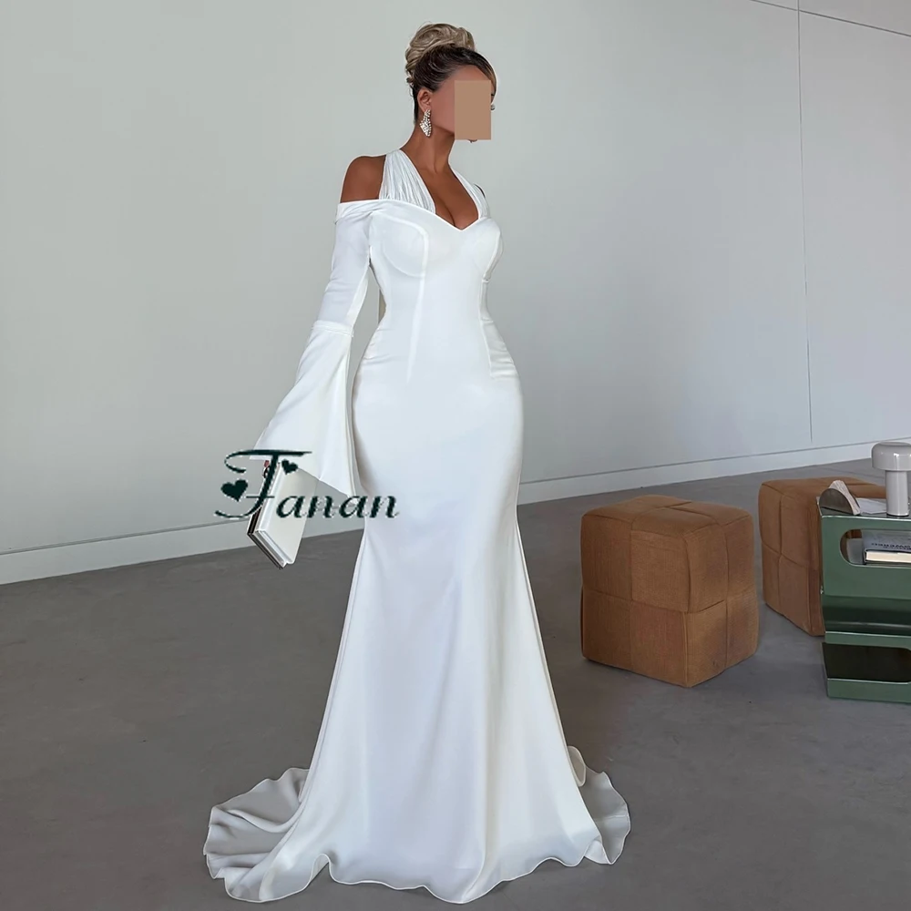 맞춤형 홀터 베이지 새틴 이브닝 드레스 긴 소매 스윕 트레인 백리스 파티 드레스 머메이드 플로어 길이 프롬 가운