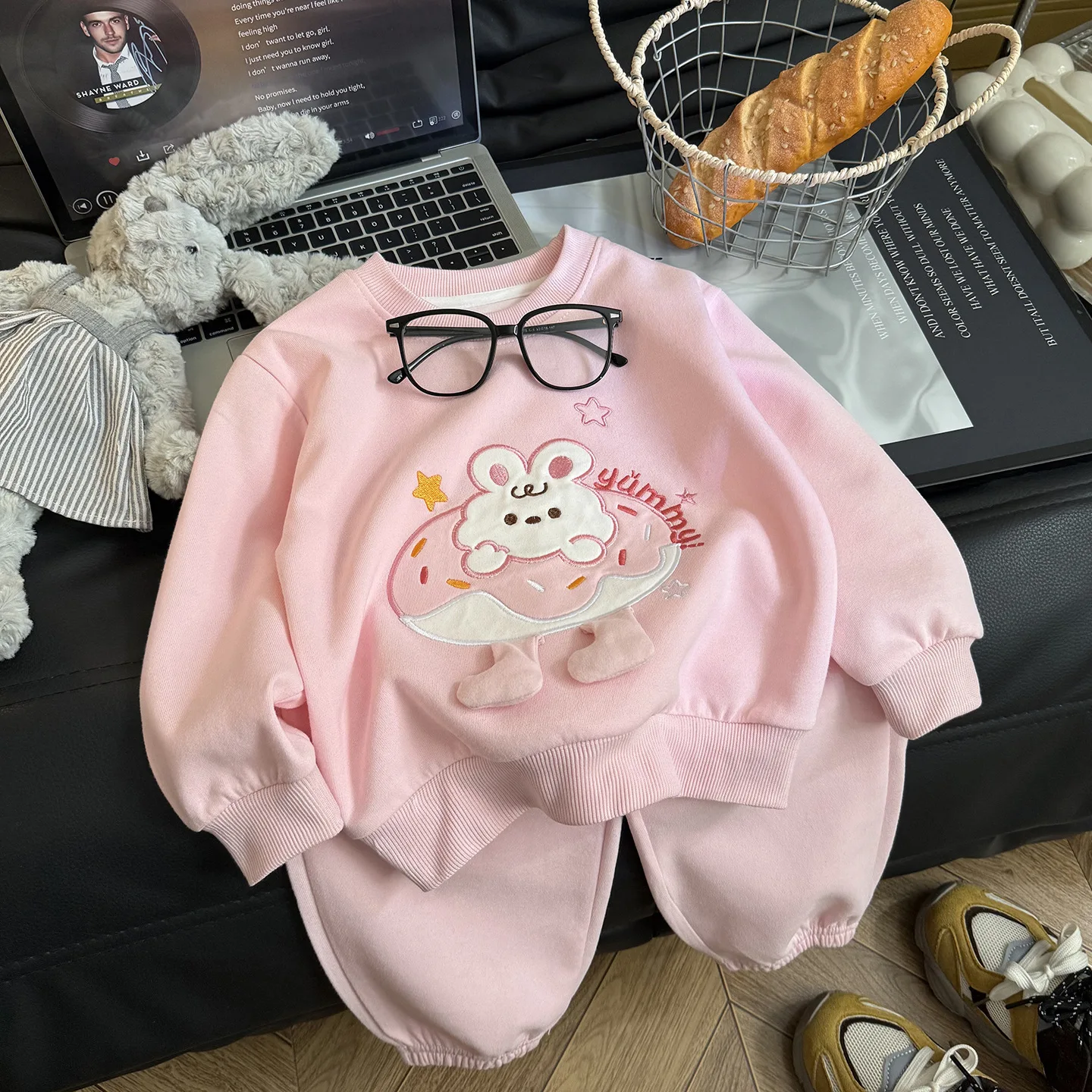 2026 Neue Herbst-Babykleidung für Jungen und Mädchen, Kleinkind-Patchwork-Set mit Hasen-Stickerei, Sweatshirt+Hose, 2-teiliger lässiger Trainingsanzug für Kinder – Detail 6
