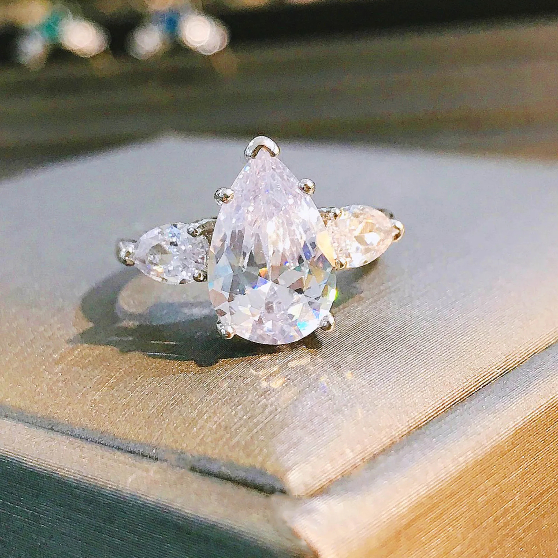 S925 silver niche design moissanite exaggerated middle finger engagement water drop pear ring woman