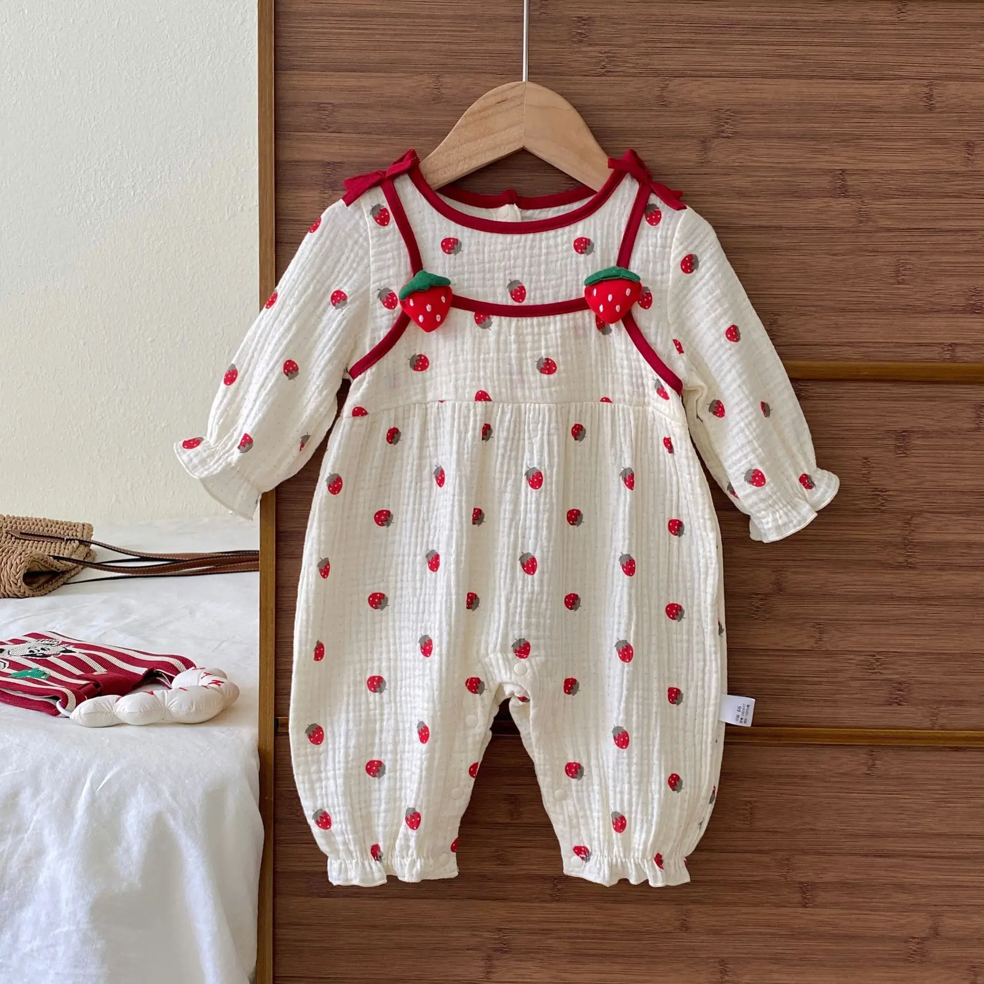 Girls' Spring and Autumn Solid Strawberry Front Fastening One-Piece Bodysuit Baby Outfit Cotton Clothing
