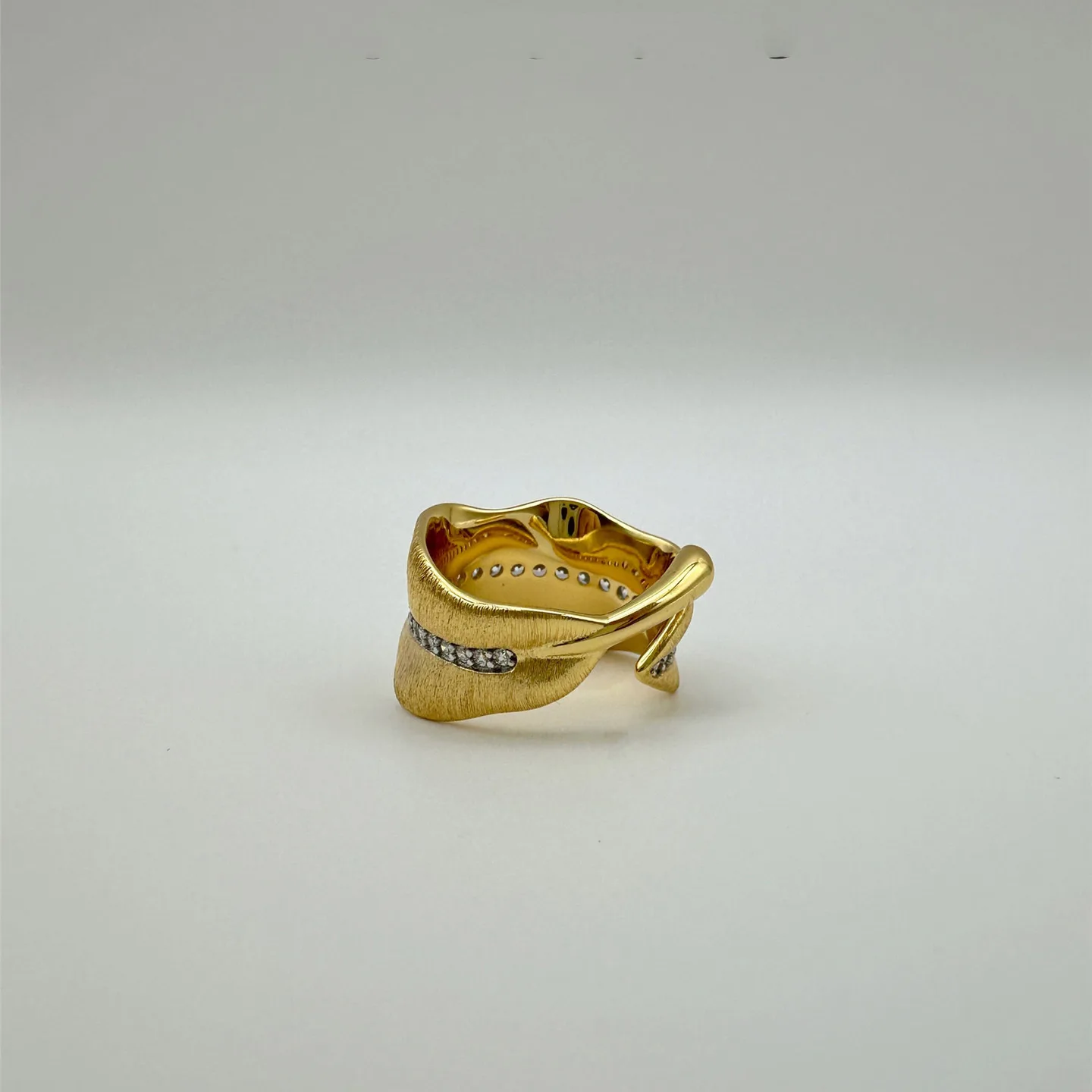 Foydjew Italian Vintage Jewelry Banana Leaf Styling Gold Color Rings Inlaid Zircon Ring Simple Fashion Banquet Party Accessories