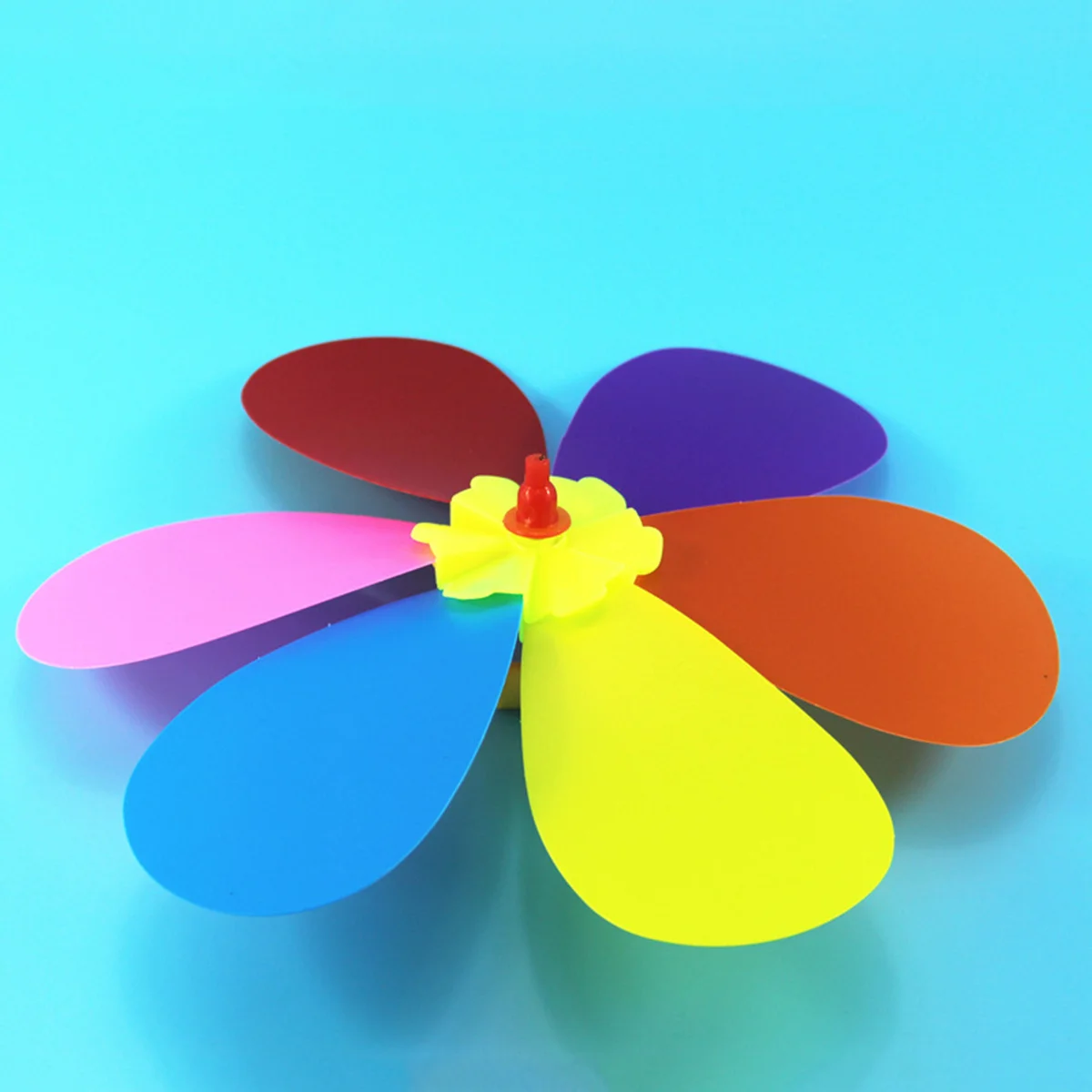 طاحونة هوائية بلاستيكية ملونة بستة بتلات على شكل زهرة عباد الشمس للأطفال للجري في الهواء الطلق وديكور حديقة الفناء خفيف الوزن