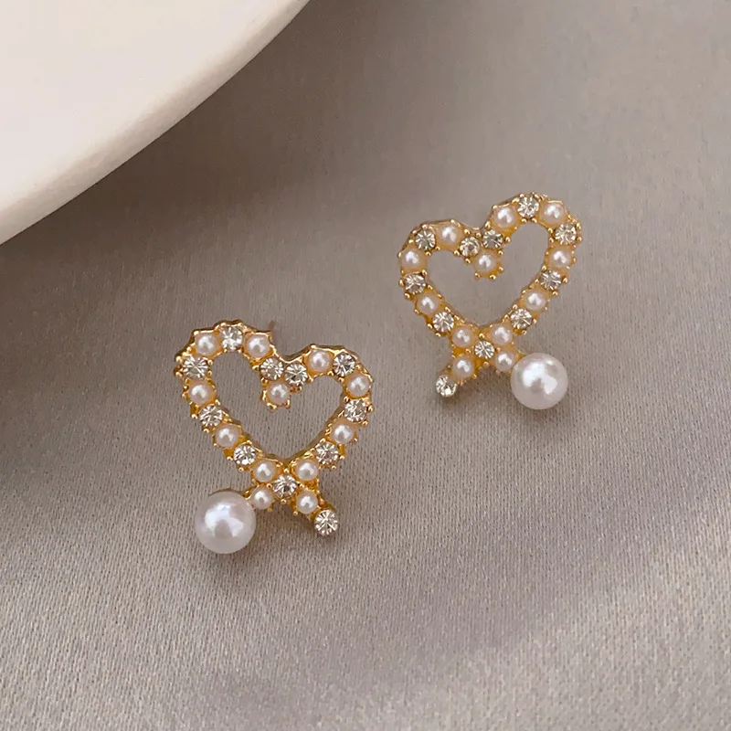 Cute Sweet Hollow Out Love Heart Stud Earrings for Women Girls Fashion Imitation Pearl Crystal Rhinestones Earrings Jewelry Gift