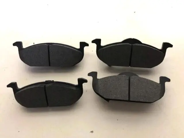 

Передние тормозные колодки 10163252 Задние тормозные колодки для китайского SAIC MG3 MG5 ROEWE 350