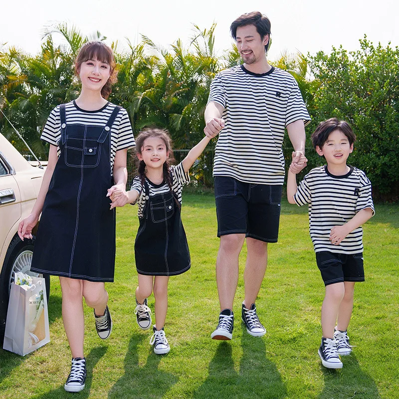 

Family Couple Matching Clothes Mom Daughter Dress Dad Son T Shirt Korean Brother Sister Outfits Parent-child Pair Look Clothing