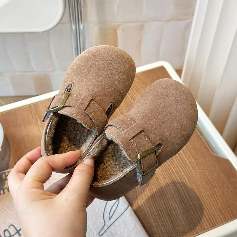 

Утепленная хлопковая обувь для девочек, зимняя нескользящая теплая кожаная обувь на мягкой подошве на флисовой подкладке, детская модная новая популярная обувь Kawaii