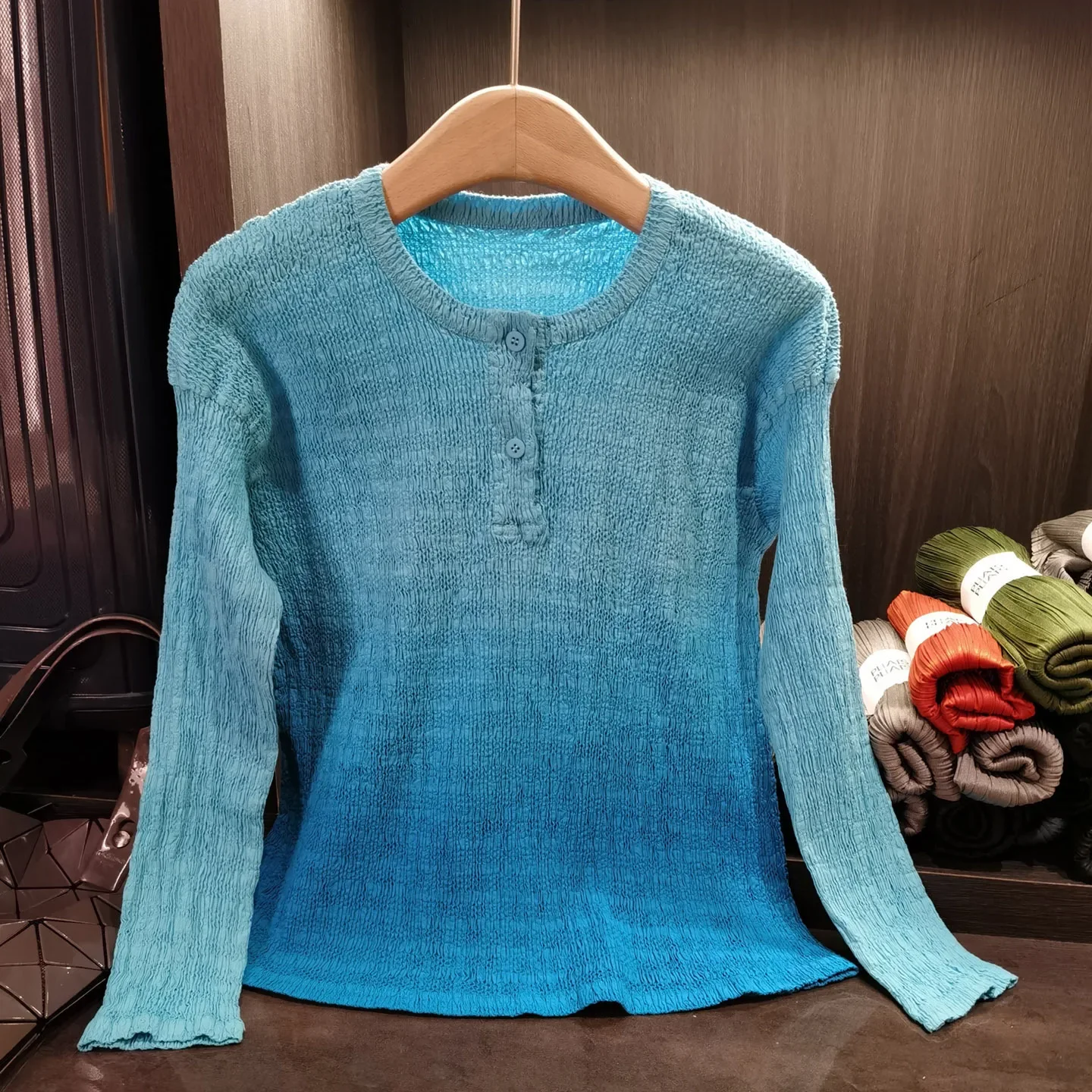 

2026 New Pleated Women T-shirt Autumn Elastic Slimming Versatile Long Sleeve Pullover Top High-end Breathable Gradient Top