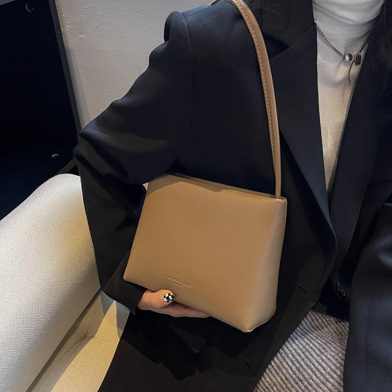 

Simple PU Leather Women Shoulder Bag Autumn High End Retro Solid Color Messenger Bags Classic Office Lady Commuting Underarm Bag
