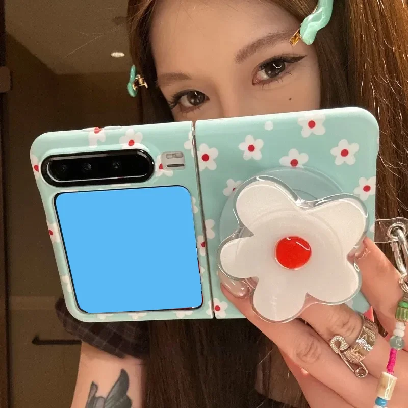 Magnetic Cute Phone Case For Samsung Galaxy Z Flip 7 zflip6 zflip5 White Floral Pattern Green Cover With Flower Stand Summer