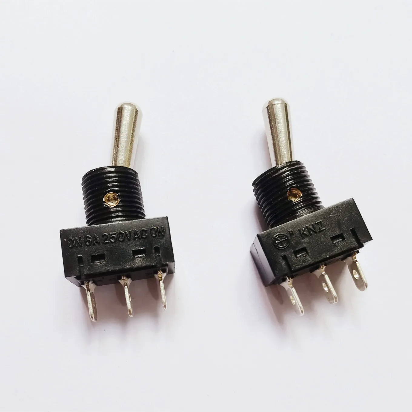 Original new 100% manufacturers selling high-quality Shanghai masculine KNZ-102J KNZ-103J toggle switch 3pin 2gear 6A 250V 12MM