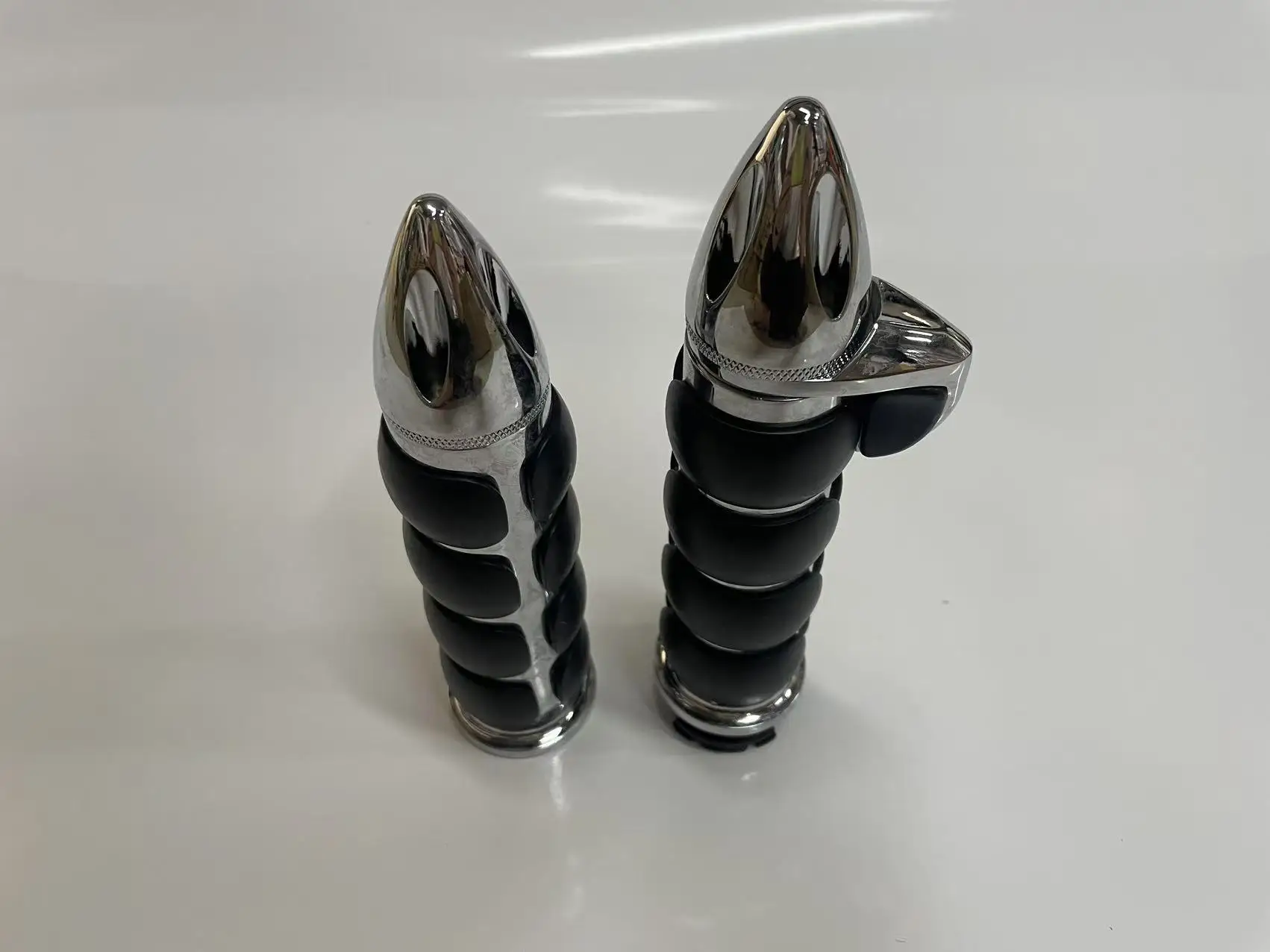 

Motorcycle 1" 25mm Skull Rubber Slip Handlebar Hand Grips For Harley Honda Kawasaki Suzuki Yamaha Bikes Cruiser Chopper Custom