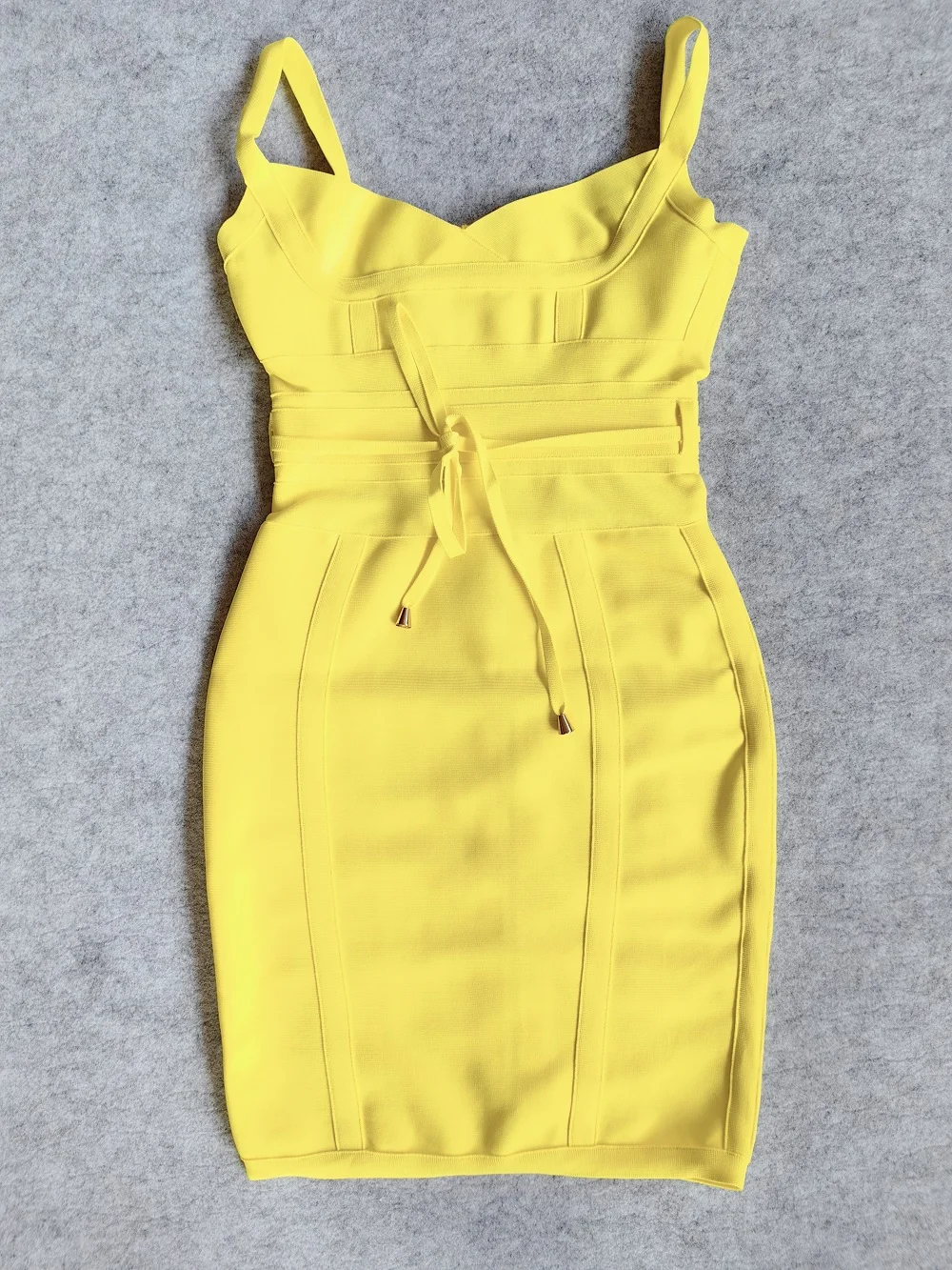 2025 cinturón fajas amarillo brillante chica vendaje vestido de invierno vestido de celebridad ceñido al cuerpo fiesta clásico Vintage Vestidos XL