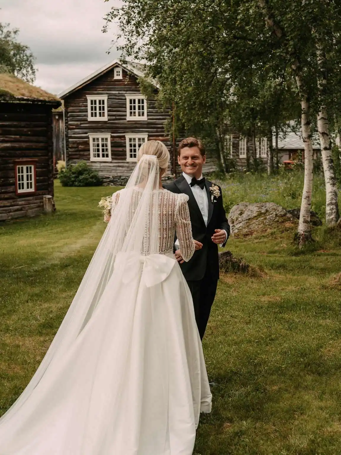 Gorgeous A-Line Wedding Dress With Lace Appliques V-Neck Bridal Gowns Formal Occasion Plus Size Vestidos De Novia Customized