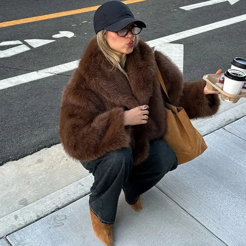 معطف تورنفا ريترو فاخر قصير من الفرو الصناعي للنساء مع طية صدر السترة موضة فروي سترة شتوية دافئة 2025 معطف نسائي جديد متين من الفرو الصناعي