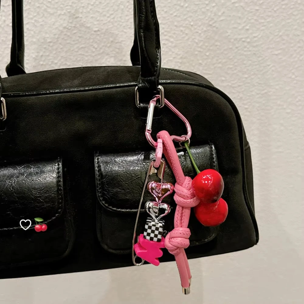 Cordón corto de cuero PU con alfabeto de cereza Y2k, cordón Universal para teléfono móvil, bolsa para teléfono, llavero con colgante de corazón de amor antipérdida