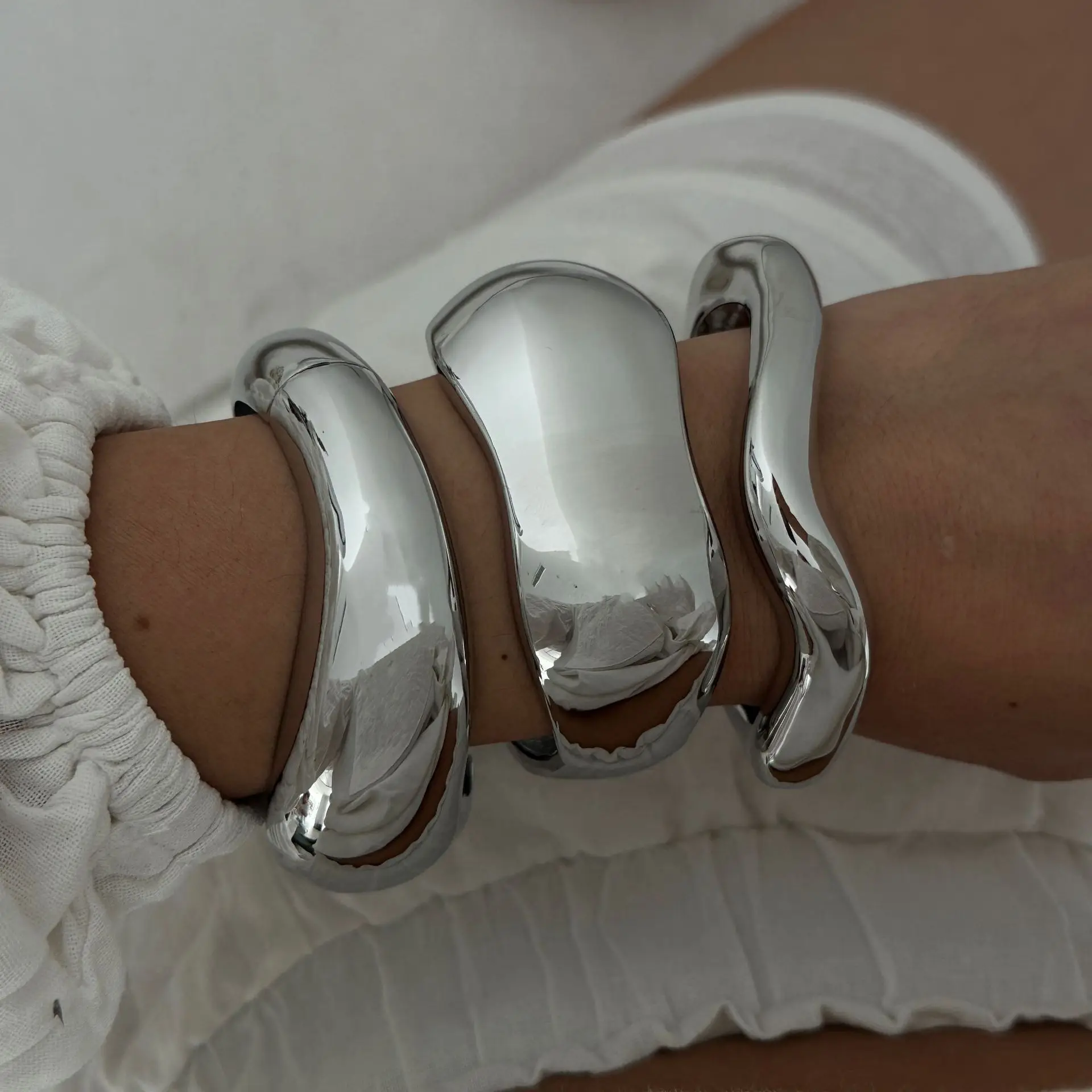 فاسق الهيب هوب الكفة واسعة هندسية أساور معدنية للنساء خمر الفضة اللون قطرة الماء الربيع الإسورة سوار أساور مجوهرات #1