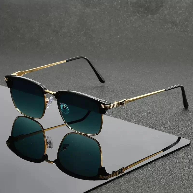 Rectangular Trendy Sunglasses With a Stylish Design, Unisex, Ideal for Vacations, Travel and Cycling Outfits.