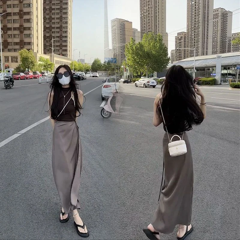 

Летний комплект из двух предметов: топ и юбка в стиле «шик и пикантность» из серии Summer Salt. Модный уличный стиль для зрелых женщин. Высококачественный модный ансамбль.