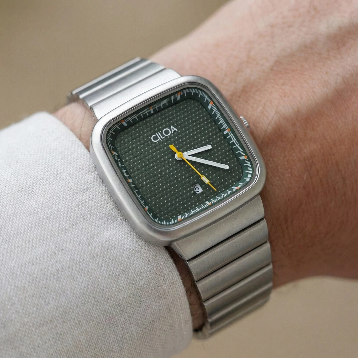 CILOA Retro Square Mens Quartz Watch Dark Green Textured Dial Date Window Matte Stainless Steel Bracelet Casual Daily Wristwatch