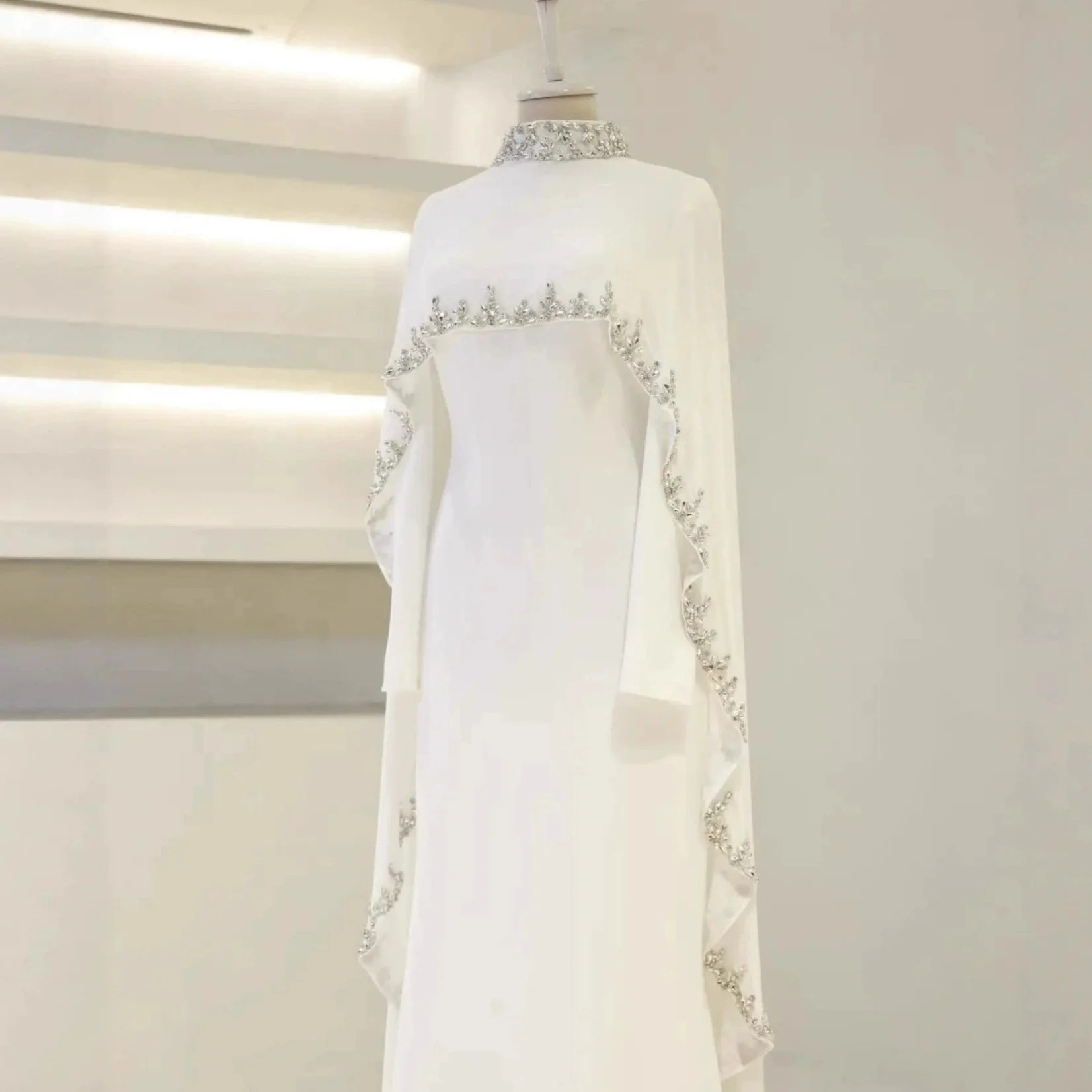 Muslim Woman's High Neck Long Sleeves Beaded Sheath Evening Dress Bride Gowns Customized Satin Robe De Mariée New Simple Crystal