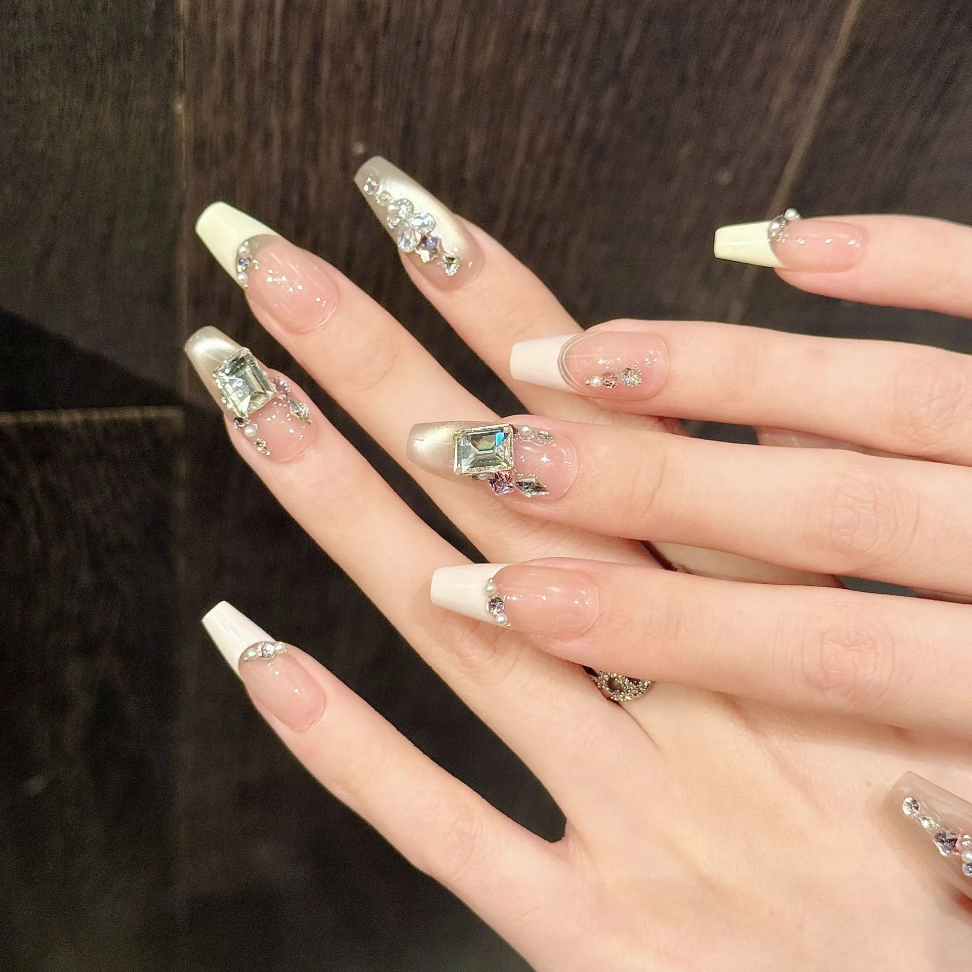 ハンドメイドプレスオンネイルフレンチ台形ネイルキャッツアイパウダー粘着クラッシュダイヤモンドスイートネイルパッチ取り外し可能なフェイクネイルチップ