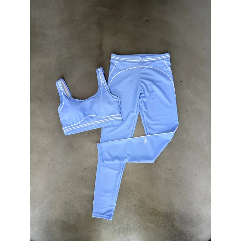 AL* Yoga Set: Gestreept, kleurblokdesign dat de lichaamsproporties verlengt; hoog-elastisch, snel-droogend vest gecombineerd met broek.