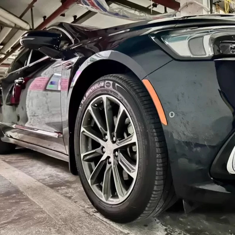 

2 шт., светоотражающая наклейка для автомобиля, наклейки на дверь автомобиля, предупреждающая светоотражающая лента, полоски, 3 цвета, знак безопасности, наклейки на автоотражатель