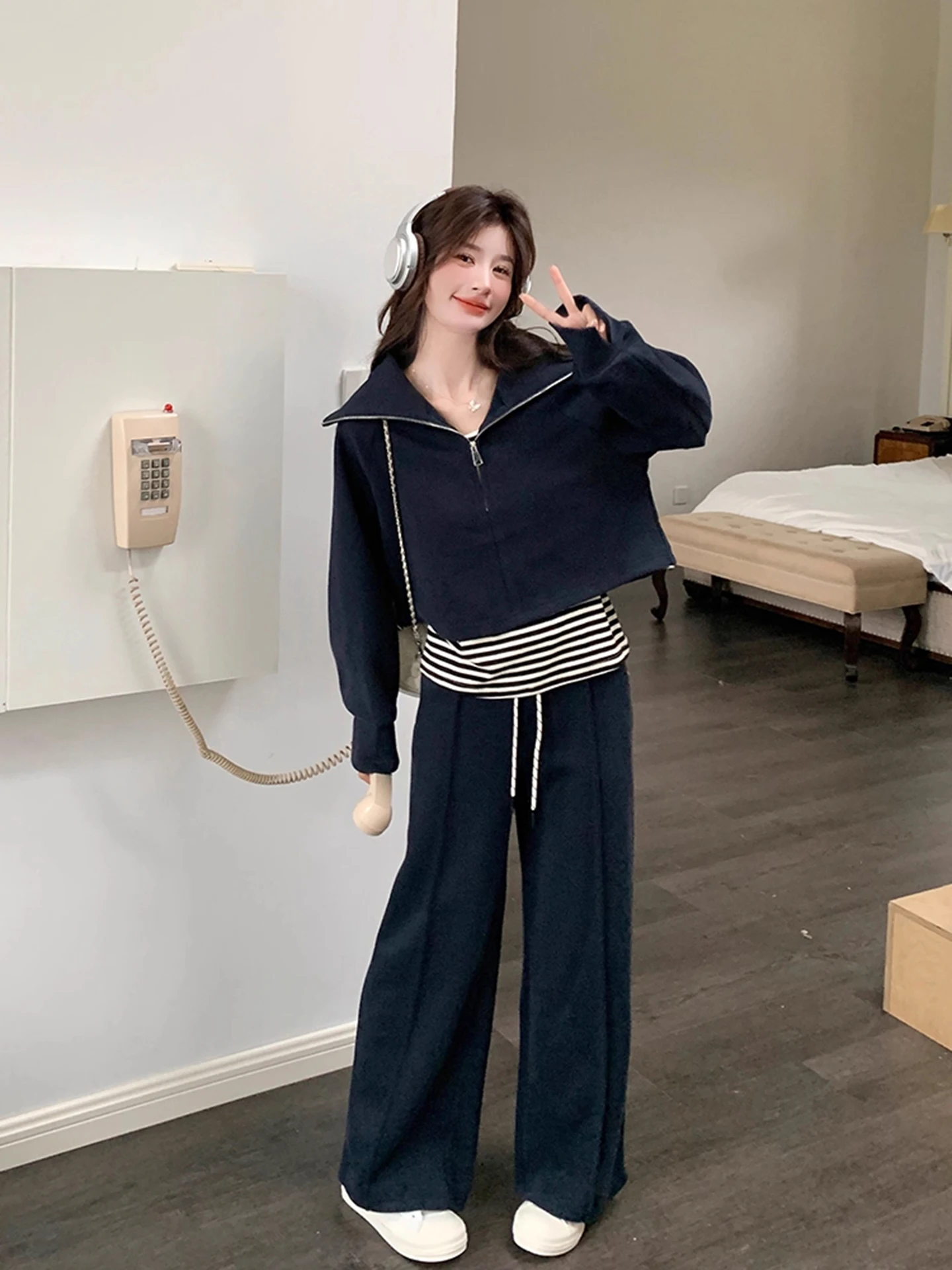 

Антивозрастной корейский синий комплект с капюшоном, женские повседневные широкие брюки, полосатый жилет, футболка, костюм, осенний ансамбль Faion