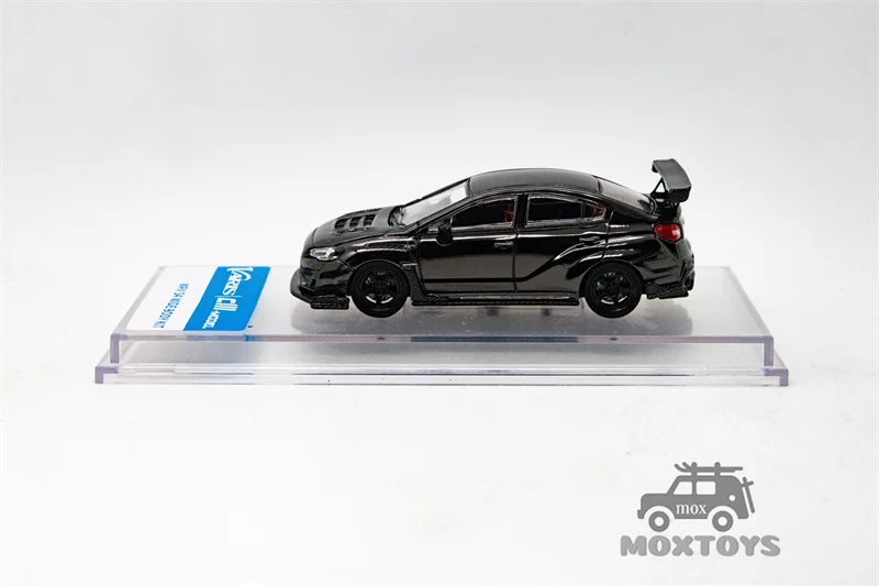 سيارة موديل CM 1:64 Varis WideBody 2.0 Chome باللون الأسود