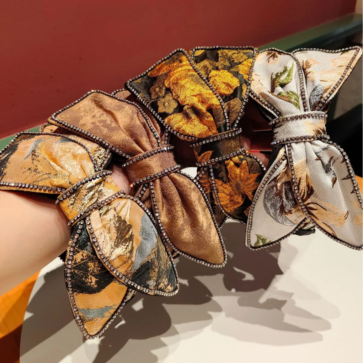 

2025 New Fashion Retro High-end Bowknot Rhinestone Headband