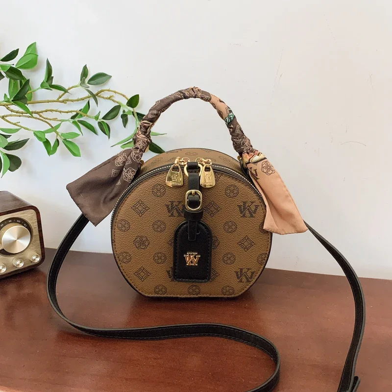 

Trendy Women's Crossbody Bag Fashionable Shoulder Handbag Ladies Lightweight Purse With Multiple Compartments & Zip Closure