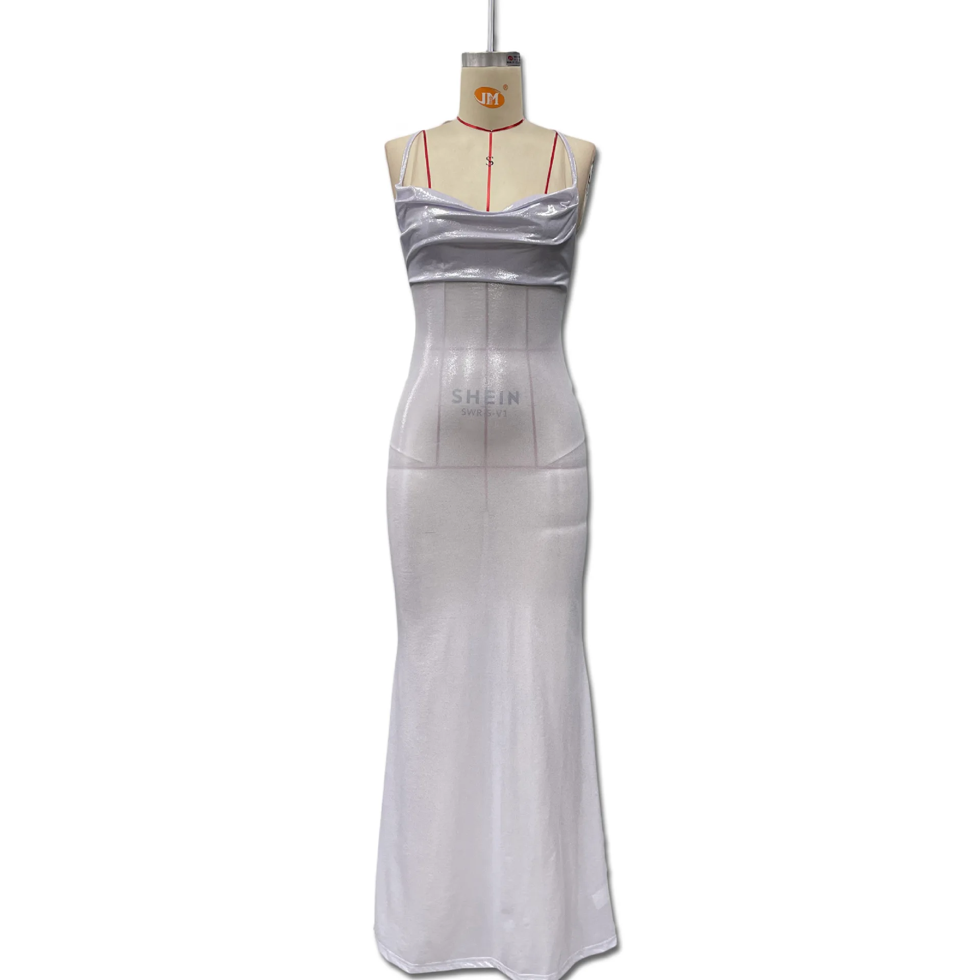 ชุดราตรีผ้าไหมเงาแบบไร้สายรัดไหล่ ทรงเอ็มไพร์ เอวสูง ยาว  แบบเซ็กซี่  ทรงเข้ารูป  เปิดหลัง  แบบพันรอบตัว  ชุดงานเลี้ยง  ชุดราตรีเอวสูงสำหรับผู้หญิง