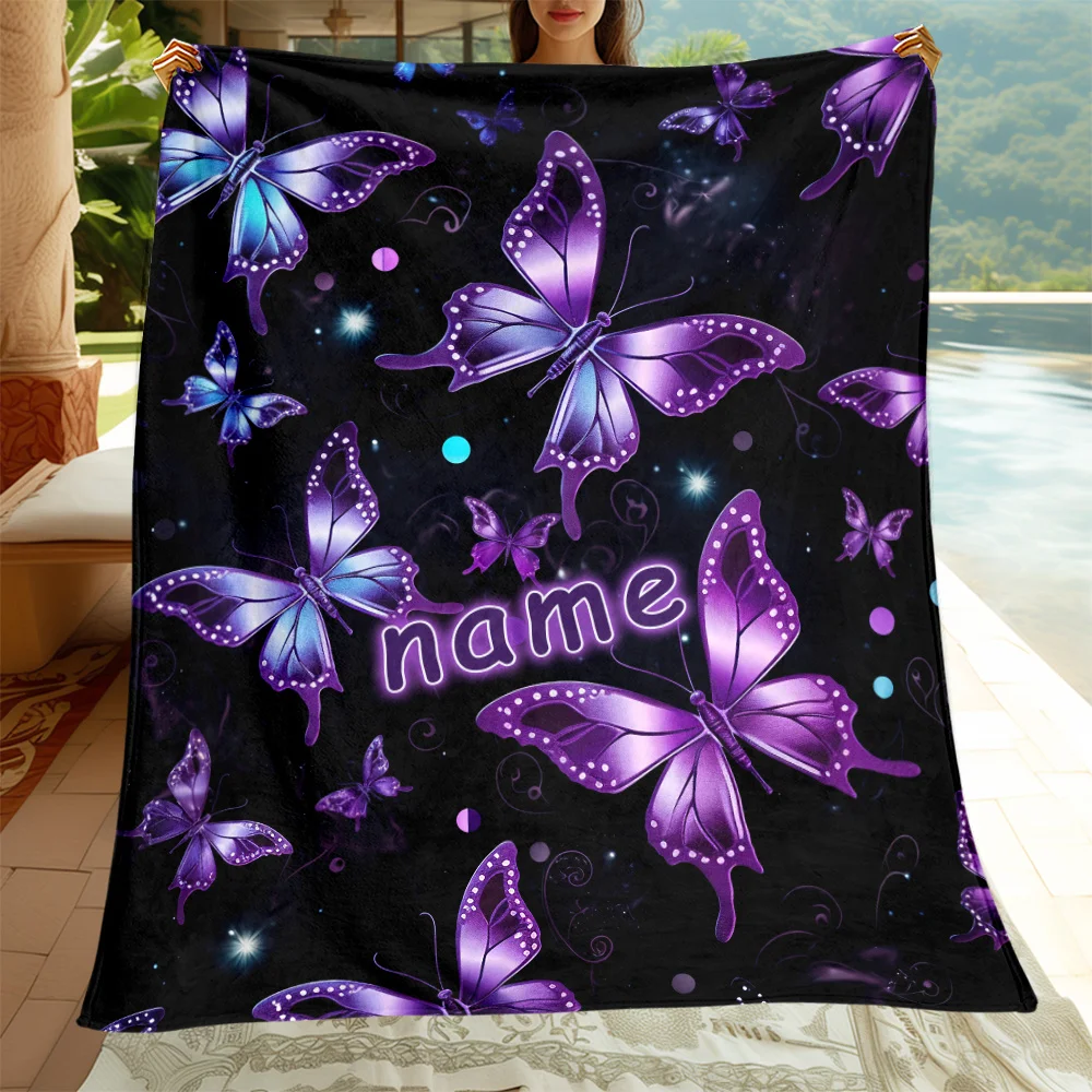 1-teilige tragbare Decke mit individuellem Namen und lila Schmetterlingsdruck, leichte Flanelldecke, geeignet für Schlafsofas