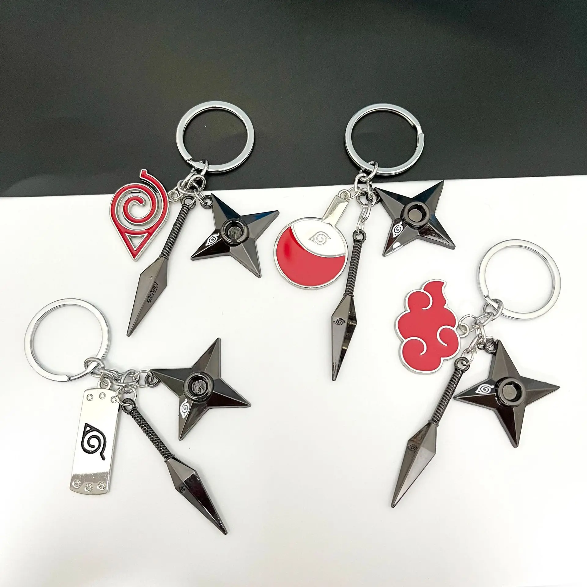 Llavero de Naruto de 40 estilos, juguete Xiao Organización, colgante de nube roja, Kunai Shuriken Konoha Ninja, colgante para mochila, regalo de cumpleaños