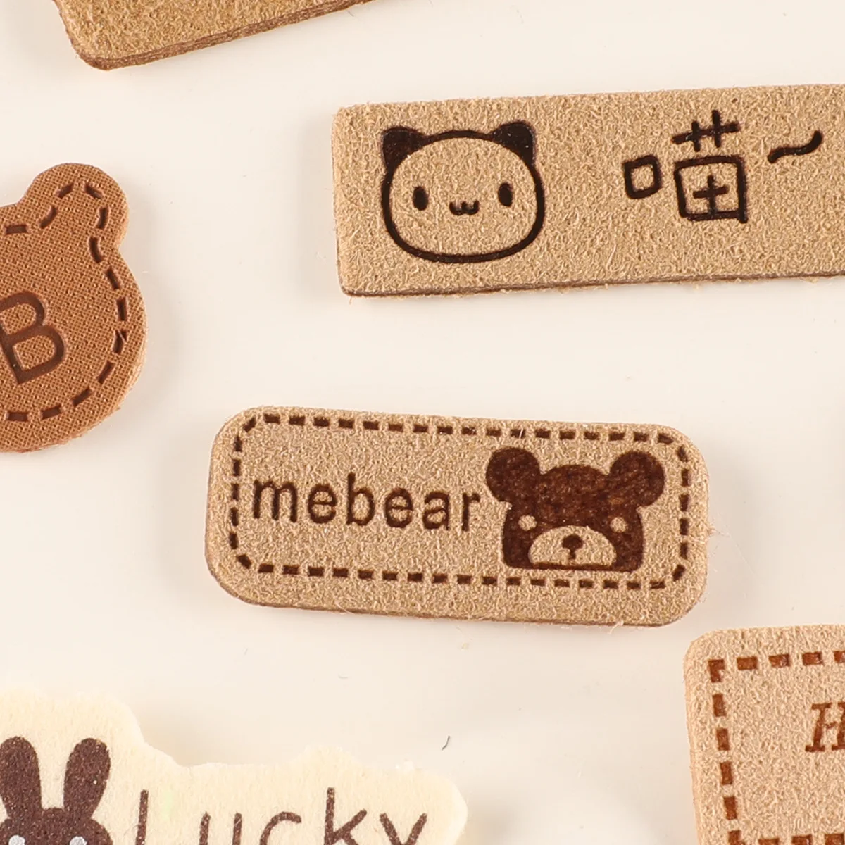 18 pezzi lotto cucire su toppe per abbigliamento giacca Mochila Cute Small Bear Anime Letters stampato Mini Kids Baby Pack Parche in tessuto fai da