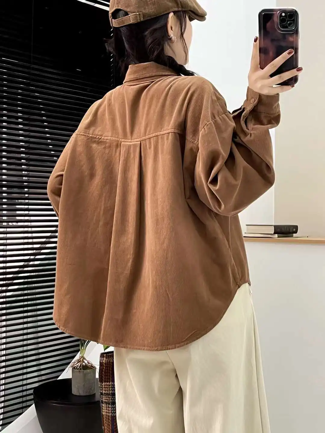 Nuova camicia in velluto a coste a maniche lunghe in cotone autunno 20225, patchwork da donna con colletto rovesciato, camicetta ampia per la riduzione dell'età della ragazza Mori T5O083CC