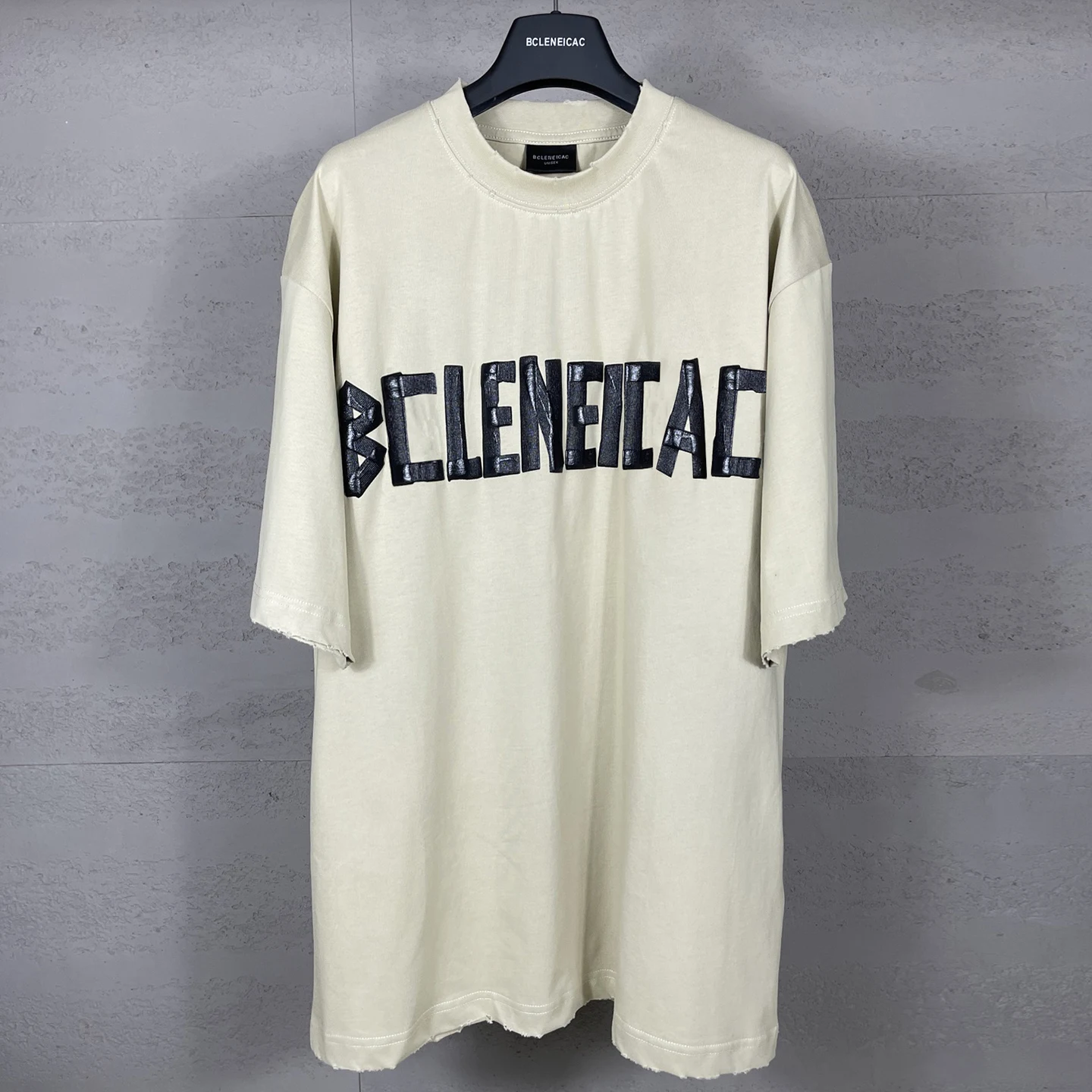 

Новая цветная футболка цвета хаки с принтом, свободного кроя, с коротким рукавом, для пар, в парижском стиле, из хлопка, молодежная, модная, с круглым вырезом, повседневный топ