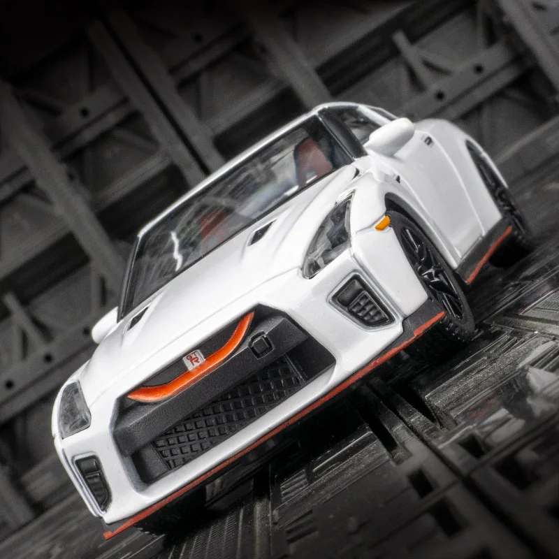1:32 Nissan GTR 35 colección de adornos de modelo de coche de aleación, puertas y capó de motor, el maletero se puede abrir para niños