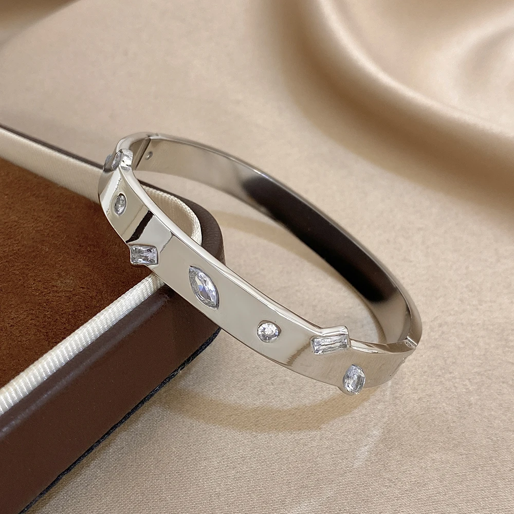 شخصية غير النظامية الفولاذ المقاوم للصدأ الإسورة سوار المرأة موضة هندسية الزركون سوار واسع مقاوم للماء مجوهرات هدية