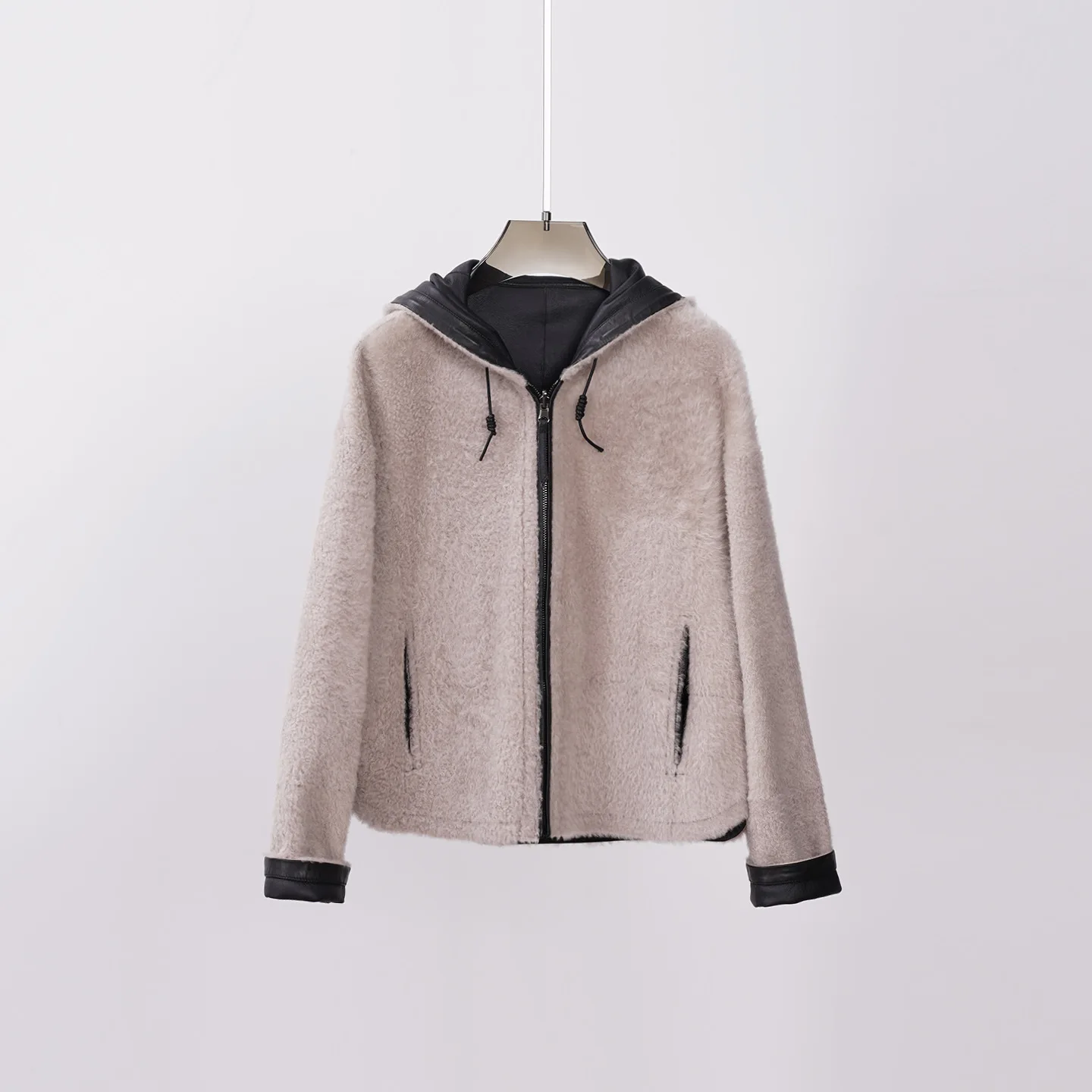 

Autumn/Winter Fashion Reversible Shearling And Sheepskin Lightweight Warm Hooded Jacket With Seamless Construction