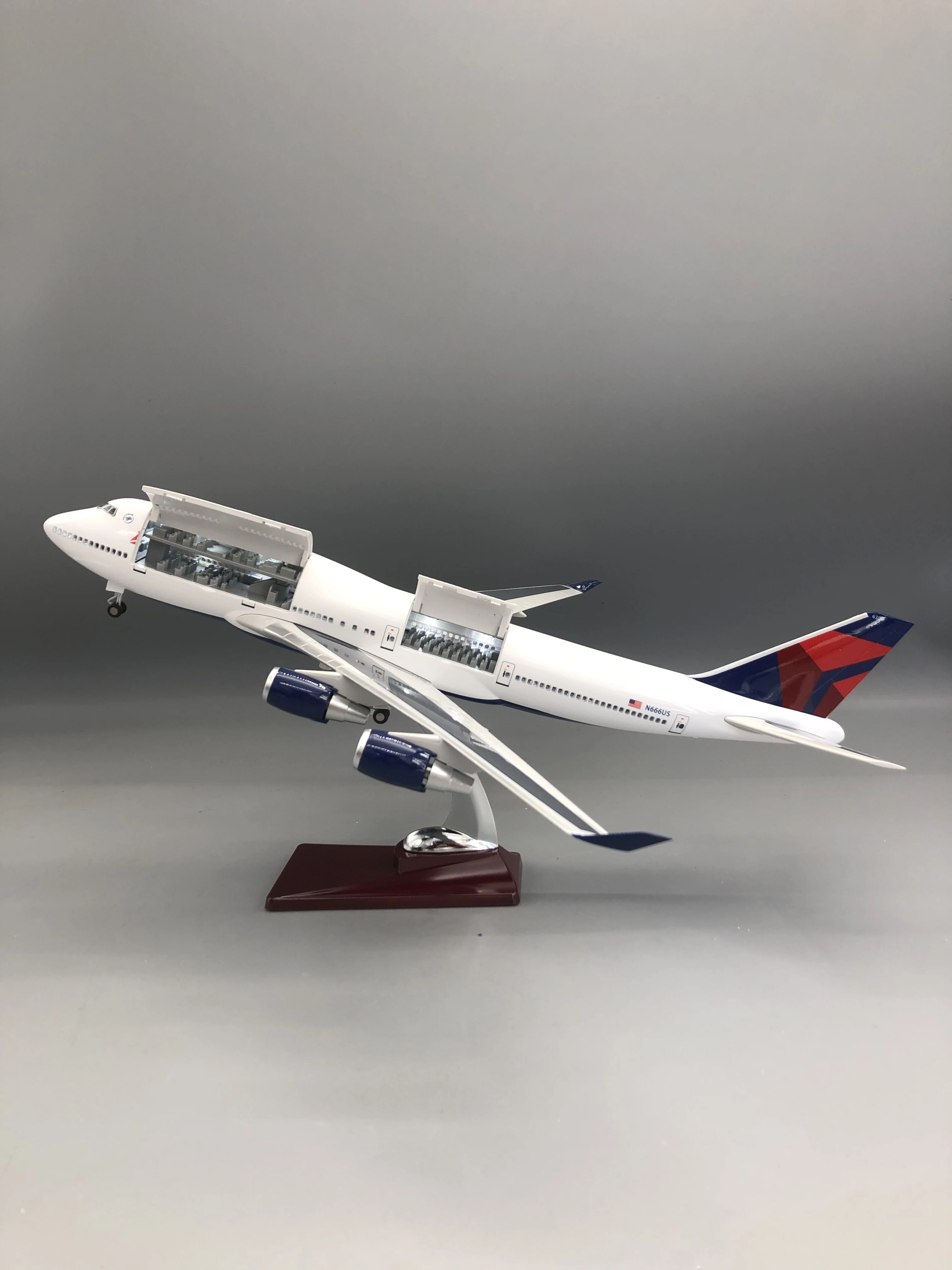 

Delta B747 Diecast Resin Airplane Model 1/150 Scale with Openable Doors And Detailed Cabin Ideal Gift for Aviation Fans