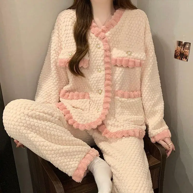 Niedliches Oberbekleidungsset, neuer Winter mit zusätzlichem Fleece und verdickter warmer Heimkleidung, sexy Pyjama, Korallen-Nachtwäsche für Damen, Herbst 2024